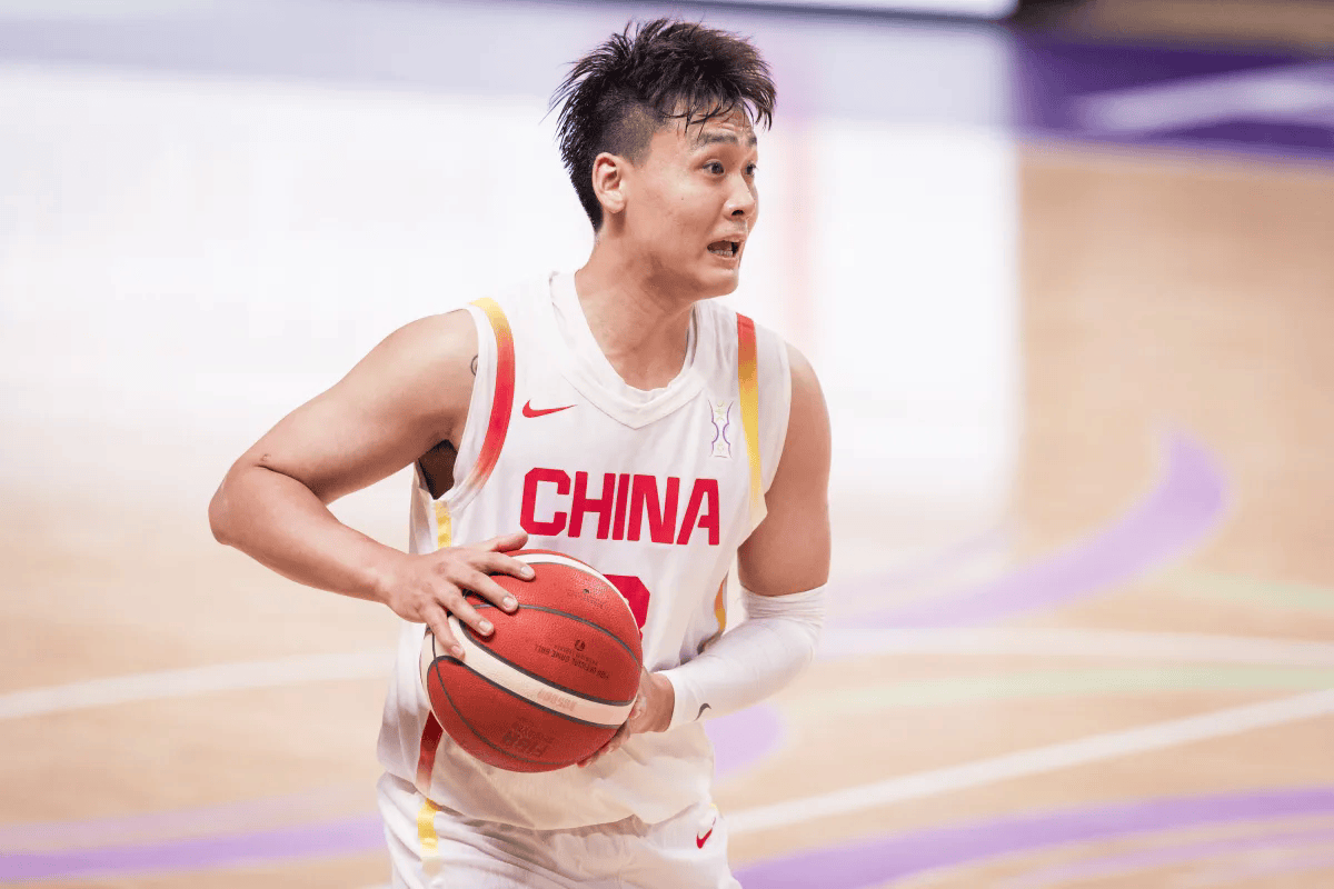 队长承担责任!赵鲁(Zhao Rui)站起来很多次 队长承担责任!赵鲁(Zhao Rui)站起来很多次